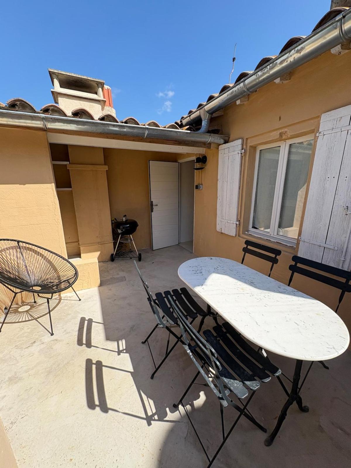 Maison Cosy Avec Rooftop Et Bbq - Roquette Appartement Arles