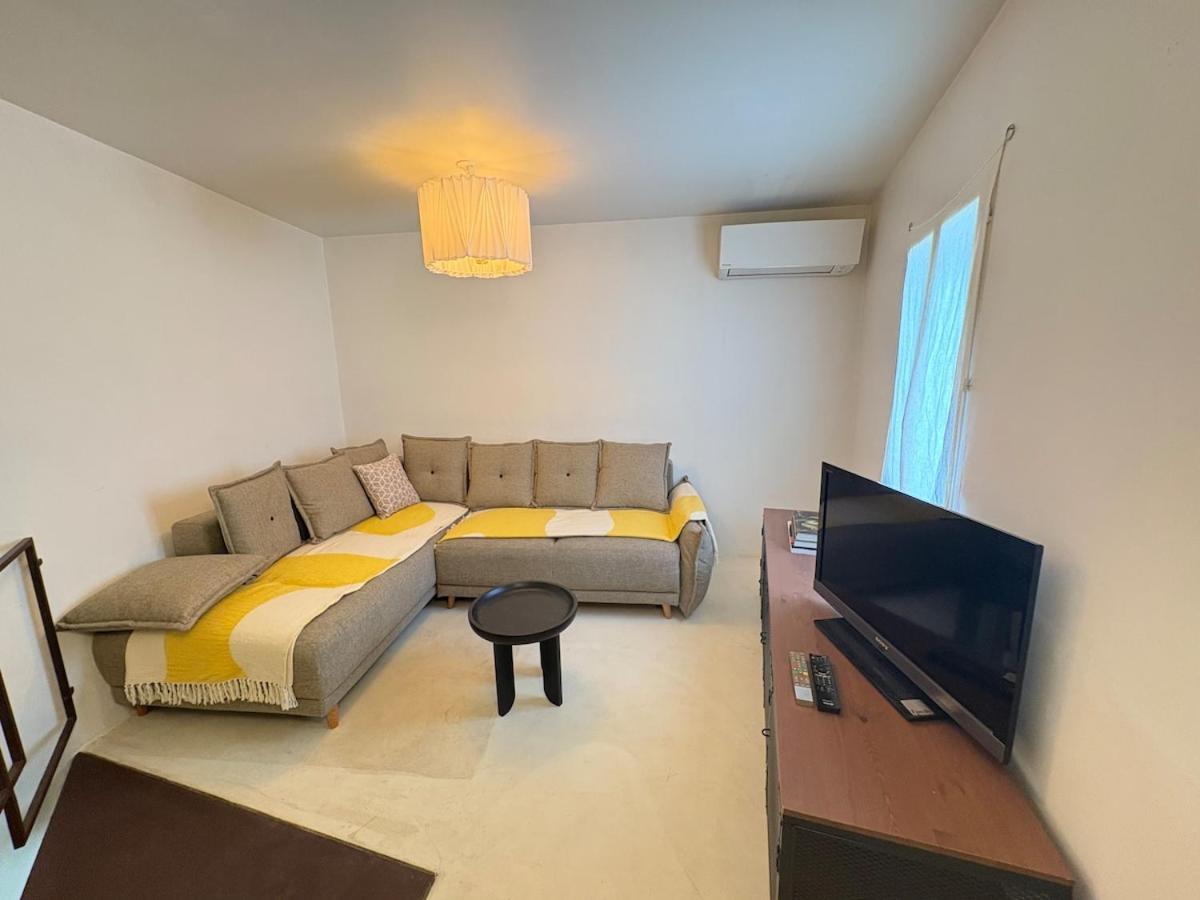 Maison Cosy Avec Rooftop Et Bbq - Roquette *